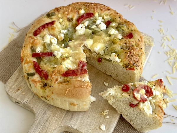 Focaccia feta/paprika en oude kaas.